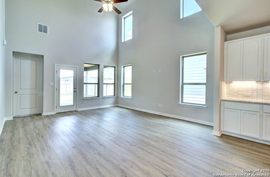 Spacious, unfurnished interior of a new home in Casinas at Gruene, New Braunfels (Image 17).