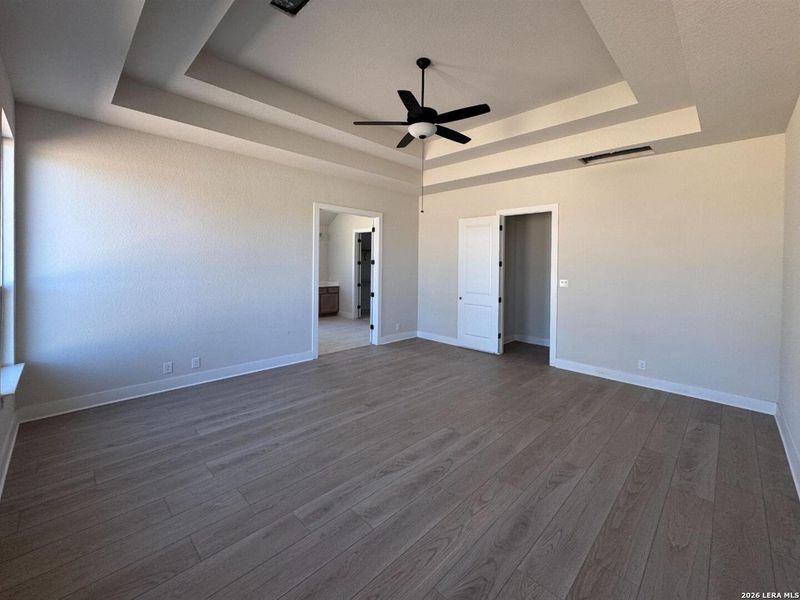 Spacious, unfurnished interior of a new home in Waldsanger, New Braunfels (Image 11).