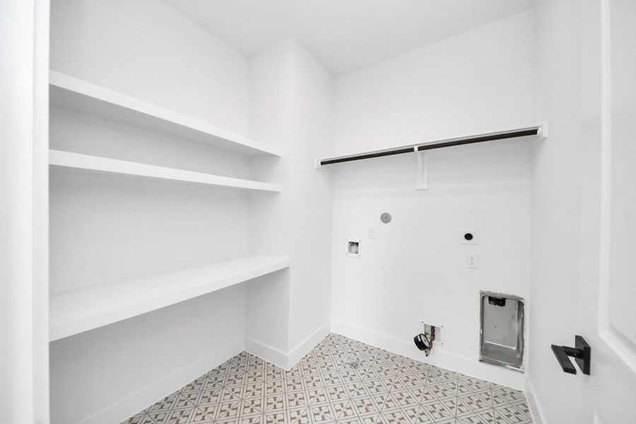 Spacious, unfurnished interior of a new home in , Houston (Image 18).