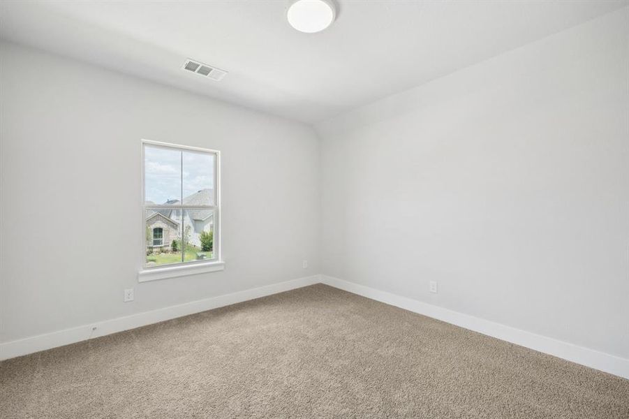 Spacious, unfurnished interior of a new home in Dove Hollow, Waxahachie (Image 20). Spacious, unfurnished interior of a new home in Dove Hollow, Waxahachie (Image 20).