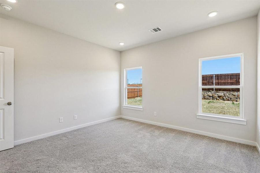 Spacious, unfurnished interior of a new home in Hickory Hill, Sherman (Image 31).