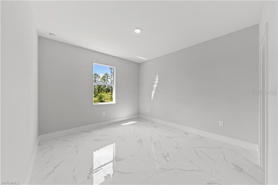 Spacious, unfurnished interior of a new home in , Lehigh Acres (Image 23).