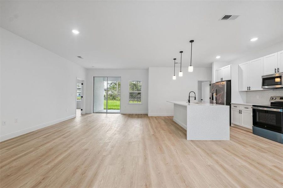 Spacious, unfurnished interior of a new home in , Ocala (Image 26).