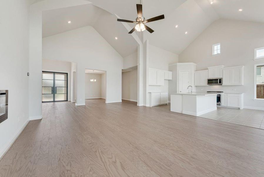 Spacious, unfurnished interior of a new home in Breezy Hill, Rockwall (Image 27). Spacious, unfurnished interior of a new home in Breezy Hill, Rockwall (Image 27).