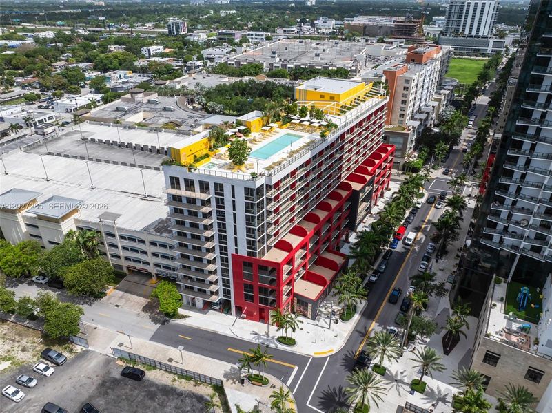 Condo located in Miami, FL showcasing its design and architecture (Image 16).