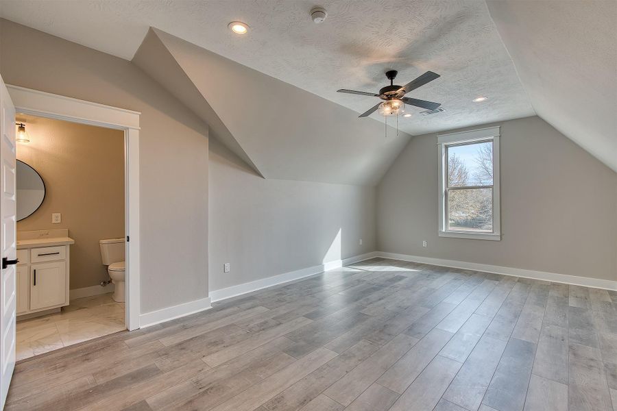 Spacious, unfurnished interior of a new home in , Beaumont (Image 35).
