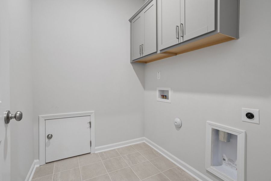 Spacious, unfurnished interior of a new home in Ovation at Sweetbrier, Durham (Image 24).