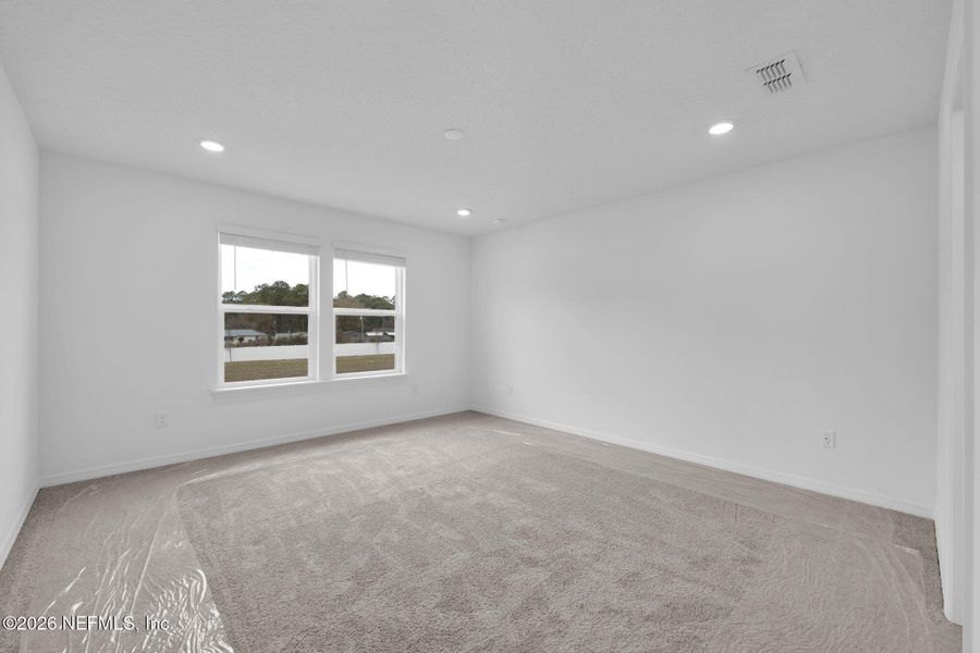 Spacious, unfurnished interior of a new home in Murray Farms, Middleburg (Image 20).