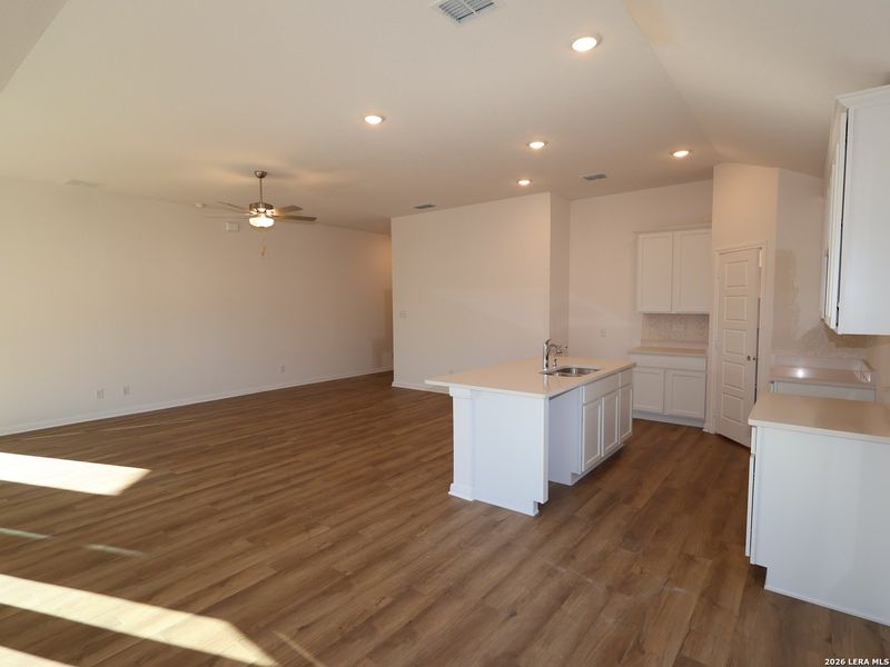 Spacious, unfurnished interior of a new home in Greenspoint Heights, Seguin (Image 23).