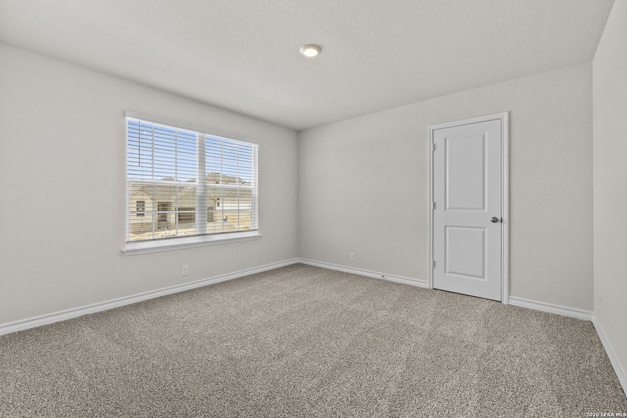 Spacious, unfurnished interior of a new home in Redbird Ranch, San Antonio (Image 17).