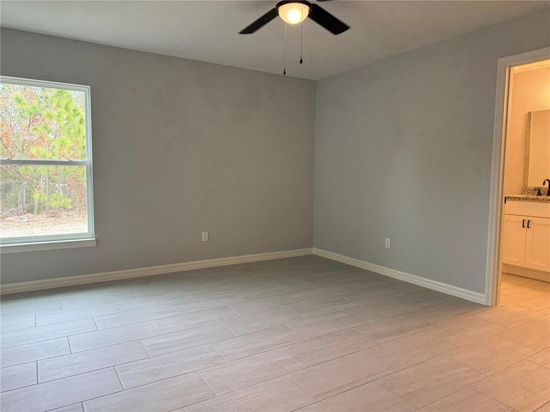 Spacious, unfurnished interior of a new home in , Dunnellon (Image 7).