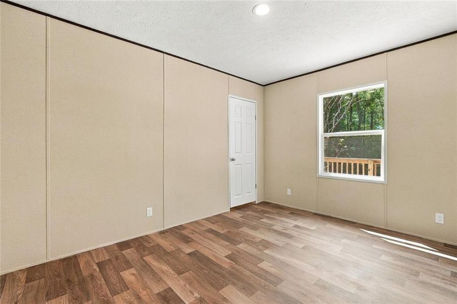 Spacious, unfurnished interior of a new home in , Jasper (Image 16).
