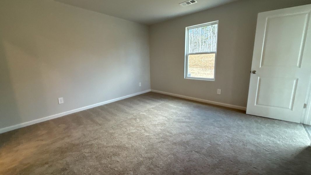 Spacious, unfurnished interior of a new home in Saddle Trace, Lewisburg (Image 24).