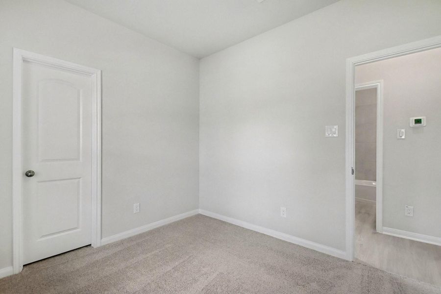 Spacious, unfurnished interior of a new home in Columbia Lakes, West Columbia (Image 28).