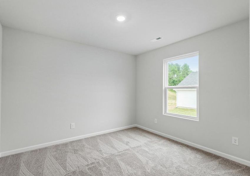 Secondary bedroom with a large window.