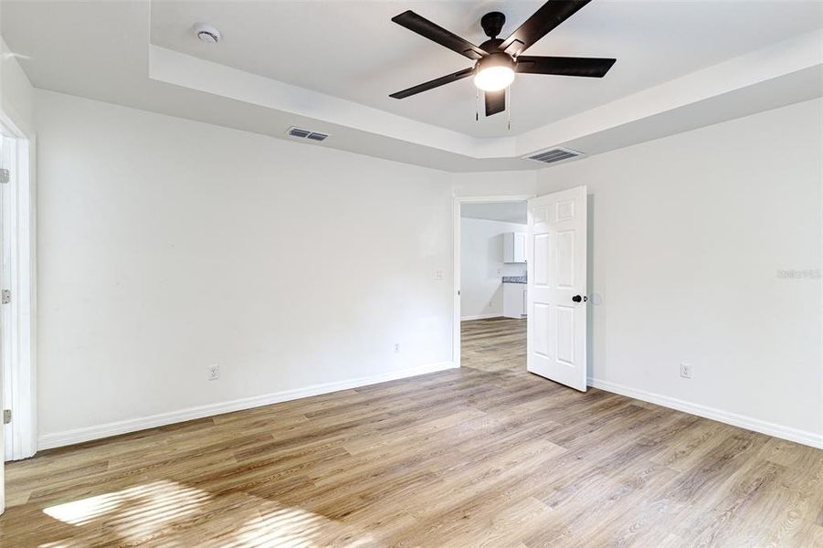 Spacious, unfurnished interior of a new home in , Lakeland (Image 23).