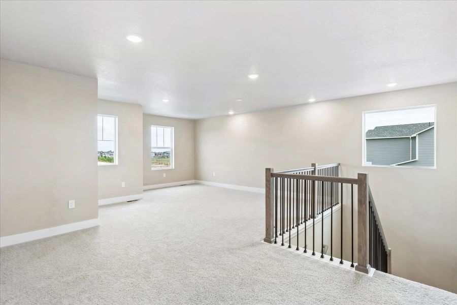 Spacious, unfurnished interior of a new home in Aspen Meadows-4, Colorado Springs (Image 29).
