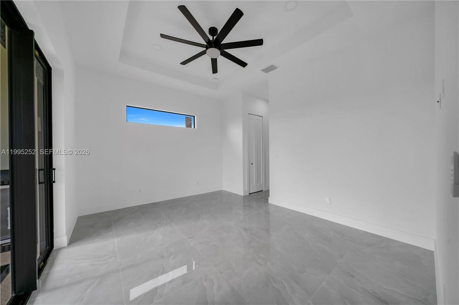 Spacious, unfurnished interior of a new home in , Cape Coral (Image 30).