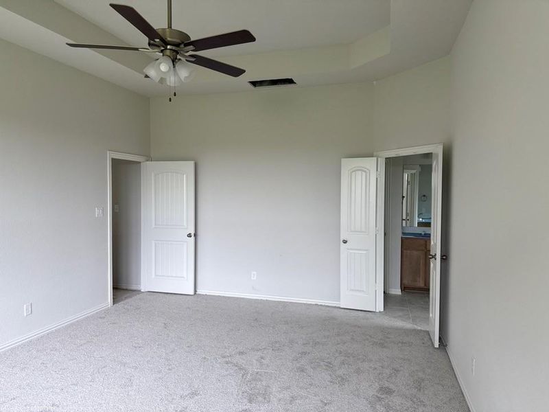 Spacious, unfurnished interior of a new home in Covenant Springs, Springtown (Image 4).