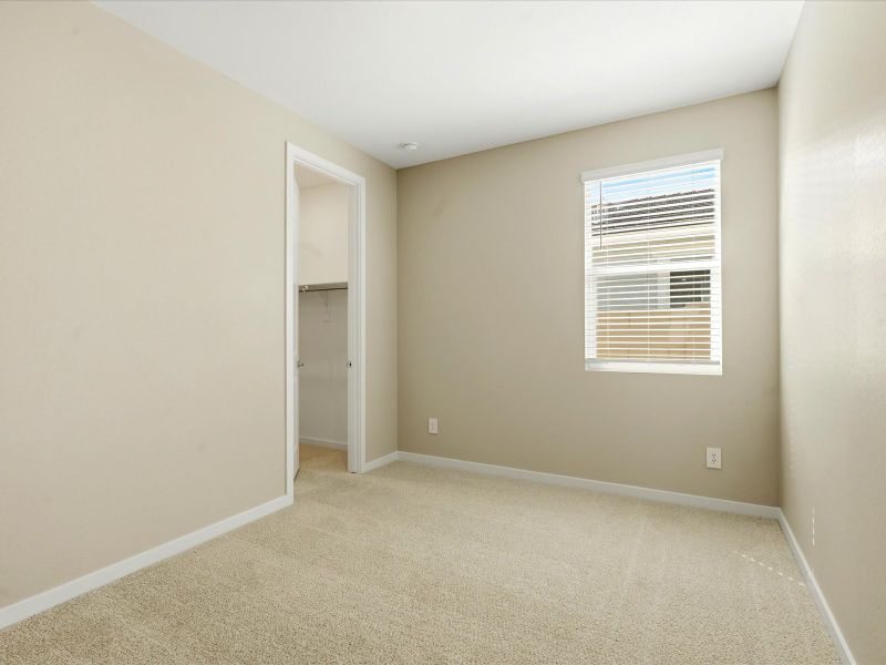 Spacious, unfurnished interior of a new home in White Tank Foothills Reserve Series, Waddell (Image 20).
