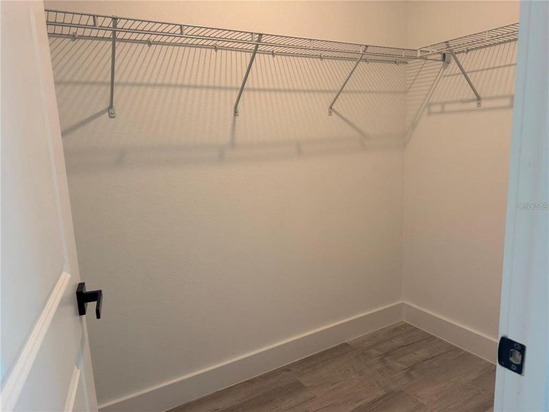 Spacious, unfurnished interior of a new home in , Dunnellon (Image 9).