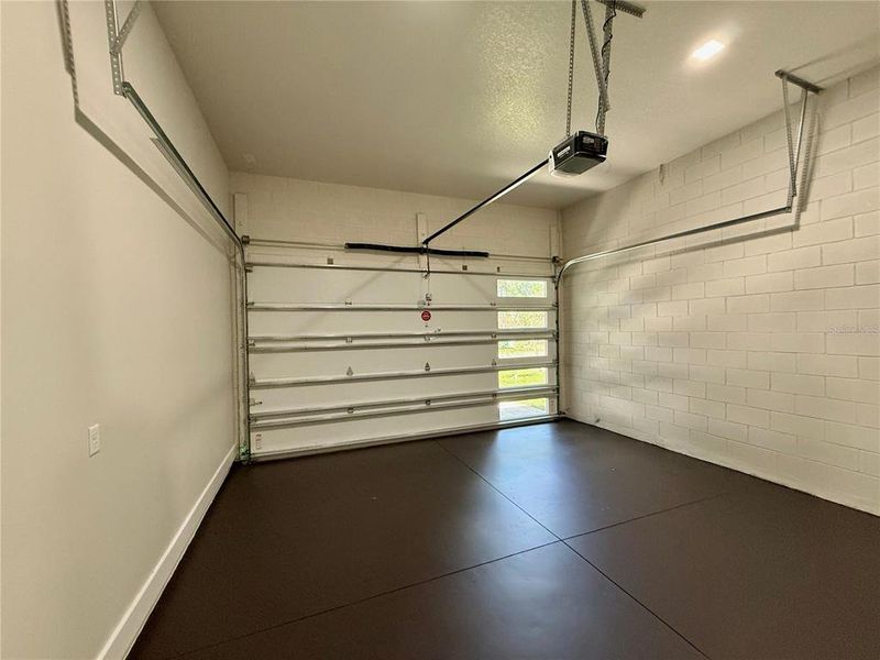 Spacious, unfurnished interior of a new home in , Orlando (Image 47).