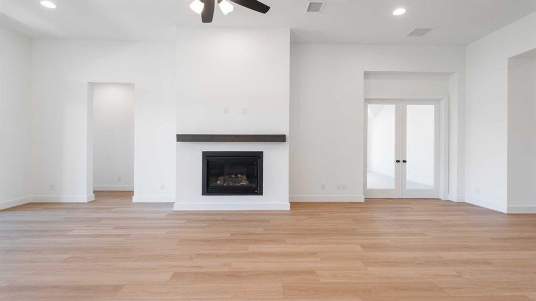 Spacious, unfurnished interior of a new home in Talon Hills 60'/70', Fort Worth (Image 22).