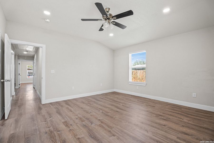Spacious, unfurnished interior of a new home in , San Antonio (Image 12).