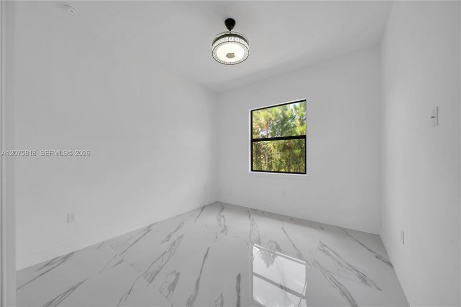 Spacious, unfurnished interior of a new home in , Lehigh Acres (Image 23).