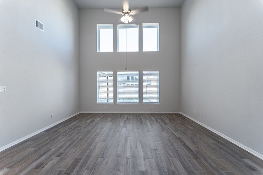 Spacious, unfurnished interior of a new home in Lago Mar, Texas City (Image 20). Spacious, unfurnished interior of a new home in Lago Mar, Texas City (Image 20).