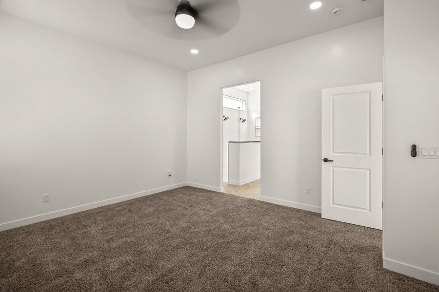 Spacious, unfurnished interior of a new home in Tierra Del Este 90, El Paso (Image 38).