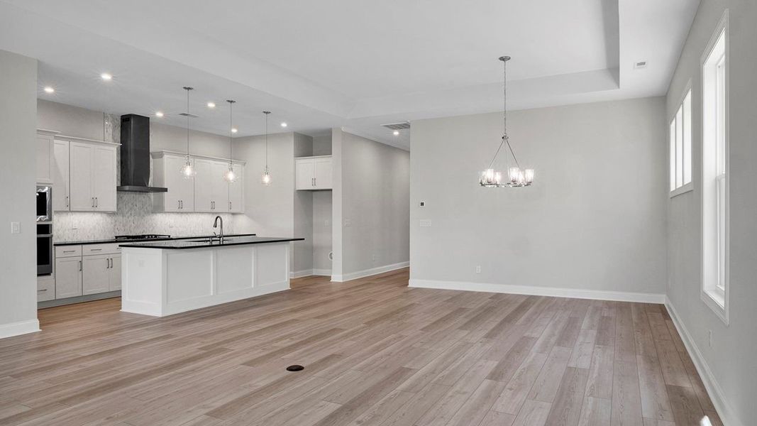 Kitchen & Dining