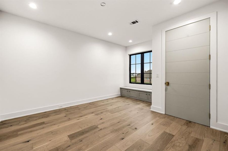 Spacious, unfurnished interior of a new home in , Weston (Image 23).