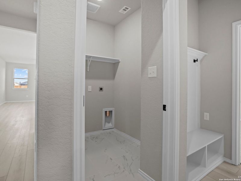 Spacious, unfurnished interior of a new home in Hannah Heights, Seguin (Image 30).