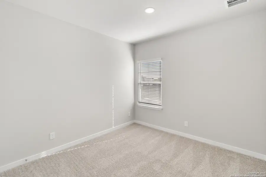 Spacious, unfurnished interior of a new home in Emma Park, Buda (Image 31). Spacious, unfurnished interior of a new home in Emma Park, Buda (Image 31).
