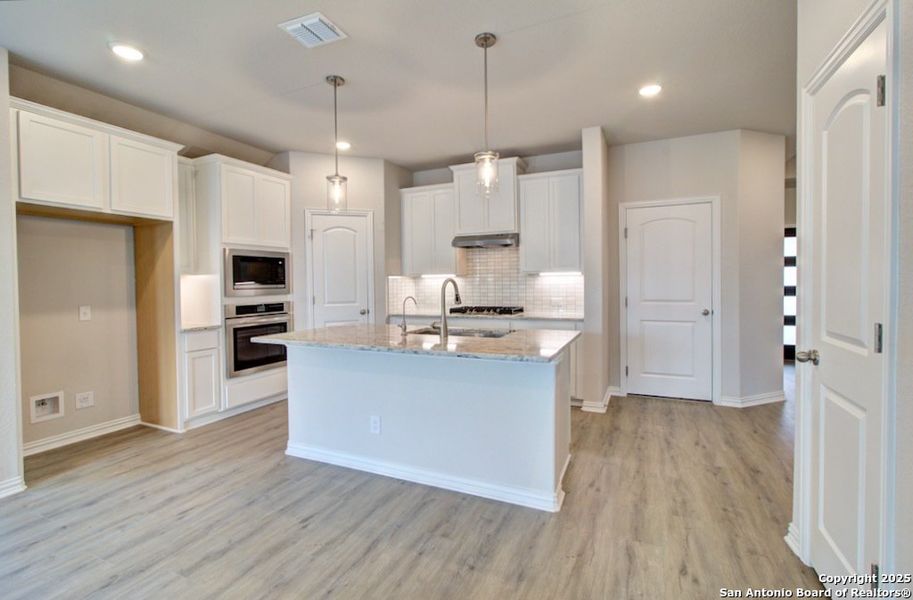 Furnished interior view inside a new home in Meyer Ranch – Premier, New Braunfels (Image 8). Furnished interior view inside a new home in Meyer Ranch – Premier, New Braunfels (Image 8).