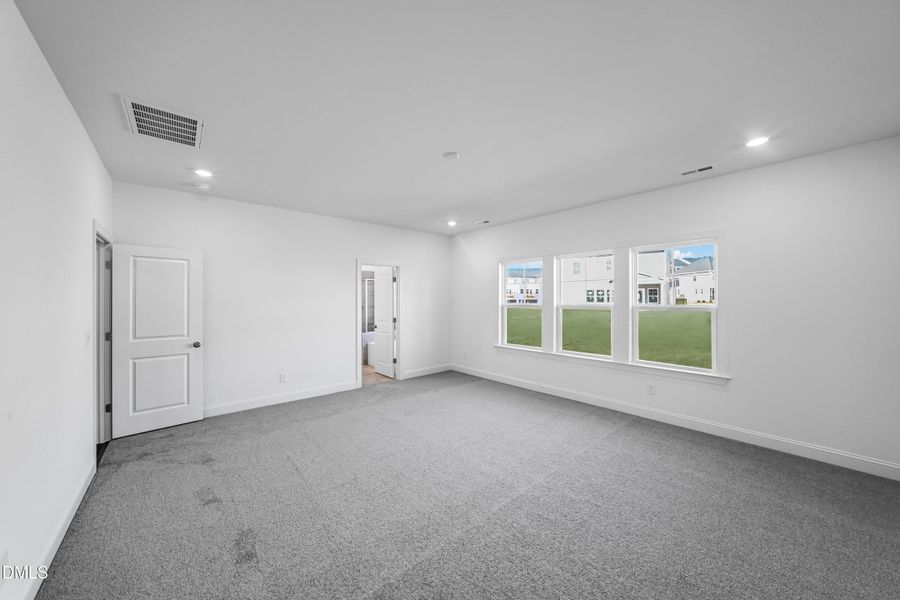 SUN_Stoneriver_Pic_EastmanIII_OwnersSuit