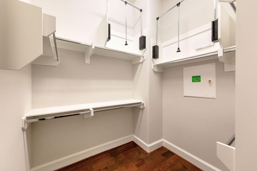 Spacious, unfurnished interior of a new home in Cottage Grove Lake, Houston (Image 3).