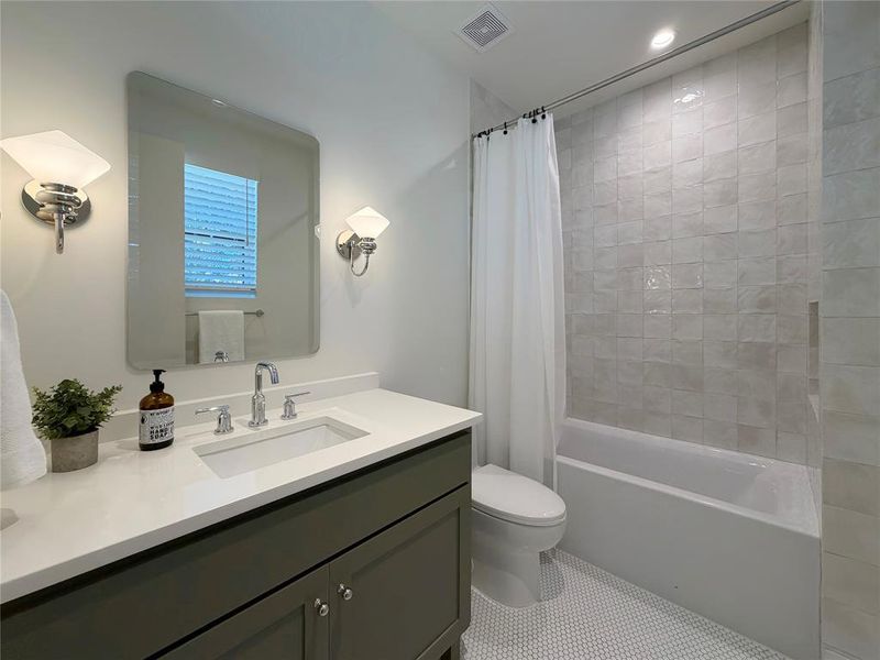 Furnished interior view inside a new home in , Dallas (Image 29).