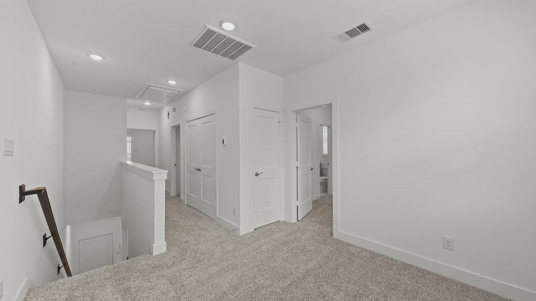 Spacious, unfurnished interior of a new home in Santa Rita Ranch, Liberty Hill (Image 20).