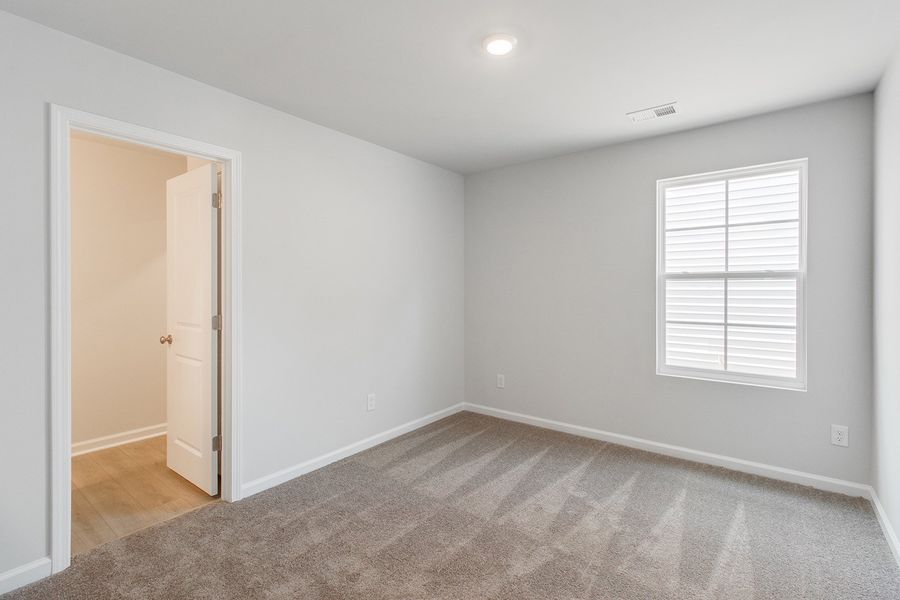 Spacious, unfurnished interior of a new home in Bluefield, Lexington (Image 27).