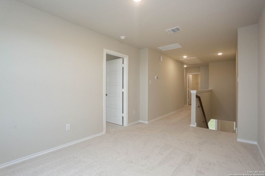 Spacious, unfurnished interior of a new home in Fairway Crossing 40s, San Antonio (Image 10). Spacious, unfurnished interior of a new home in Fairway Crossing 40s, San Antonio (Image 10).