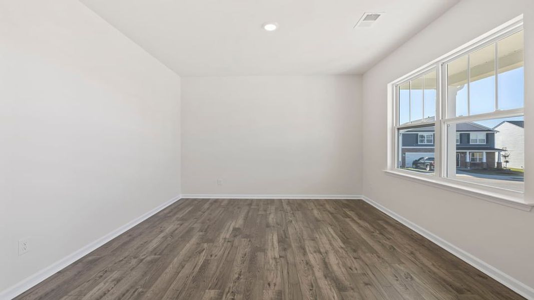 Spacious, unfurnished interior of a new home in Sage Grove, Lyman (Image 13).