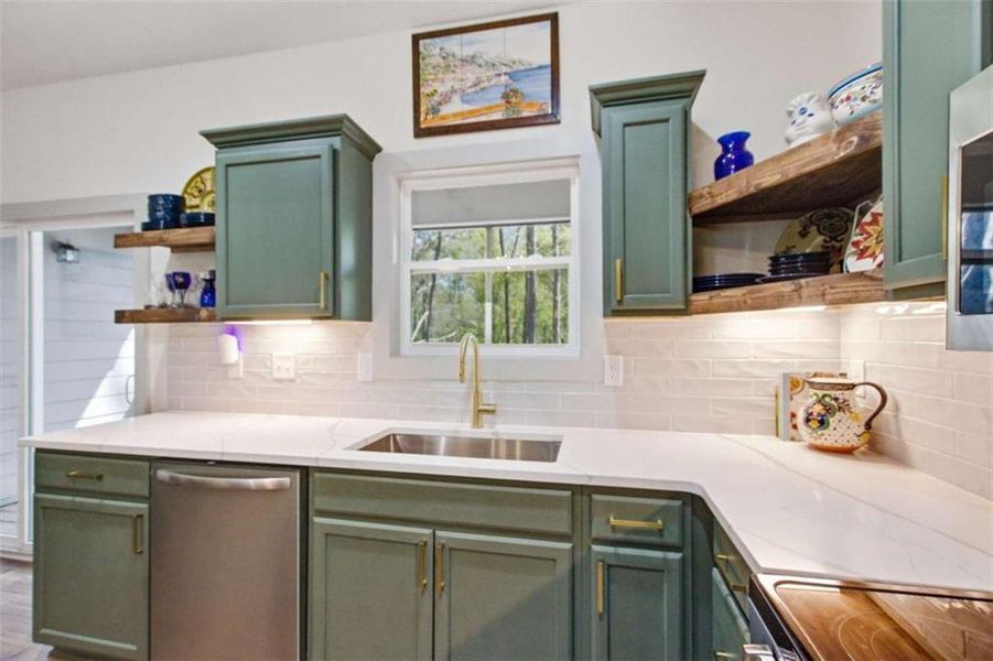 Furnished interior view inside a new home in , Clarkesville (Image 31).