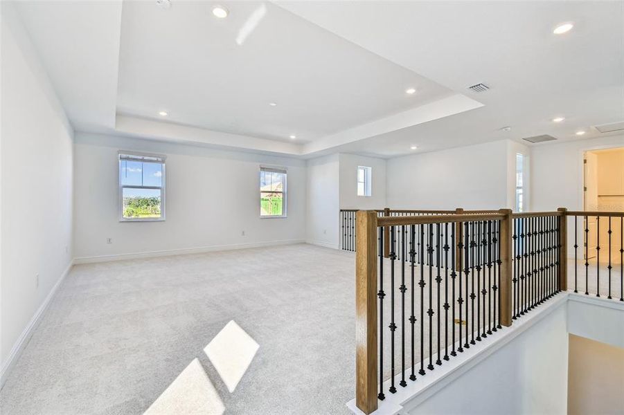 Spacious, unfurnished interior of a new home in Hawkstone, Sarasota (Image 37).