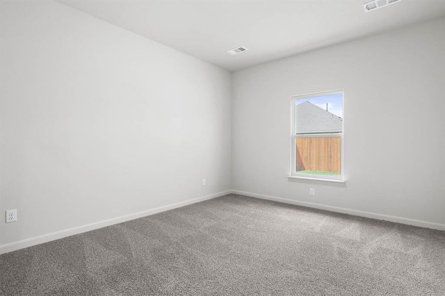 Spacious, unfurnished interior of a new home in Logan Square, Fort Worth (Image 5).