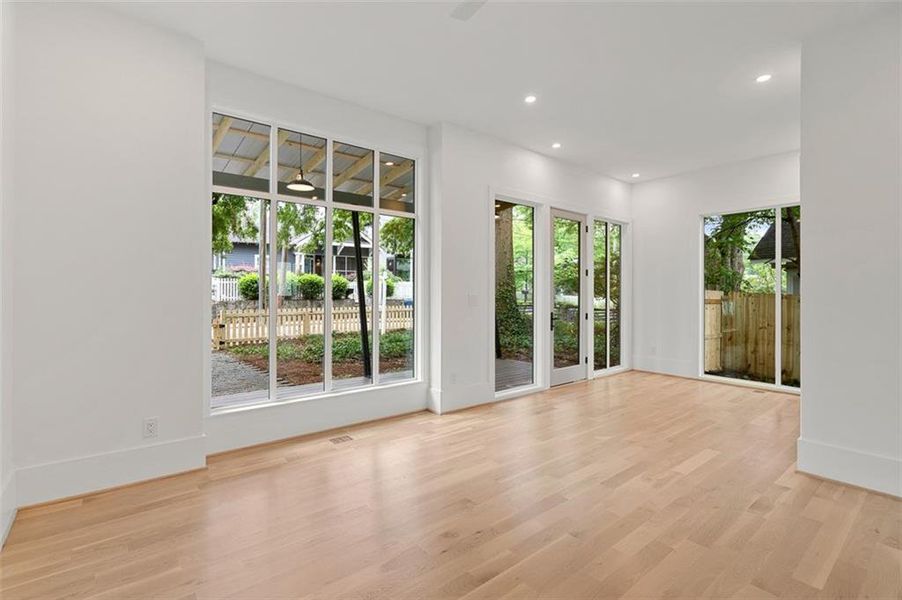 Spacious, unfurnished interior of a new home in , Atlanta (Image 38).