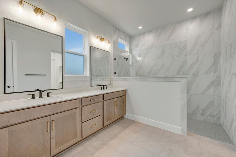 Owner's Bathroom Owner's Bathroom