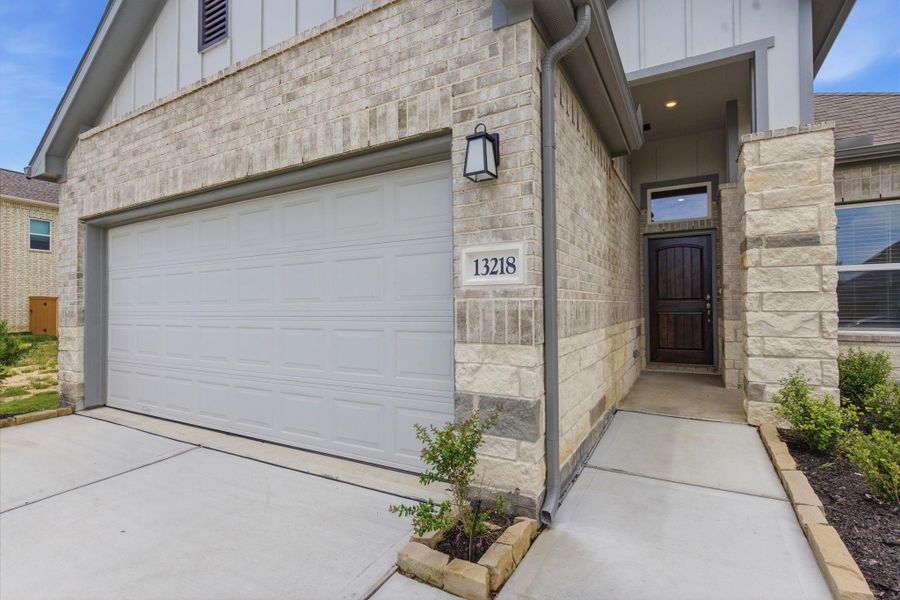 Exterior details and patio area of a home in Creekhaven, Iowa Colony (Image 4). Exterior details and patio area of a home in Creekhaven, Iowa Colony (Image 4).