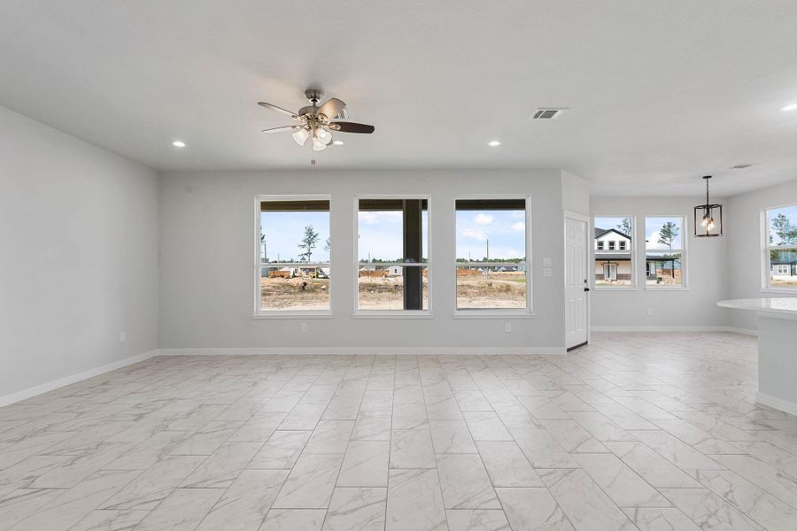 Spacious, unfurnished interior of a new home in , Conroe (Image 28).